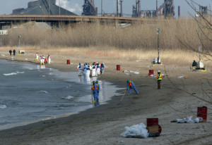 2014 Crews Clean Oil from Lake Michigan After Spill from BP Refinery